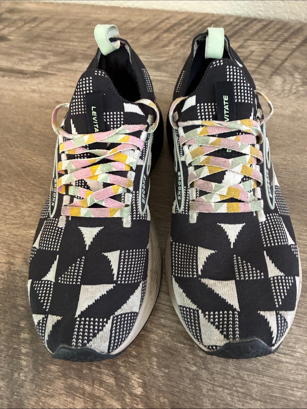Brooks Black & White Geometric Running Shoes with Pastel Multicolor Laces - Picture 5 of 13